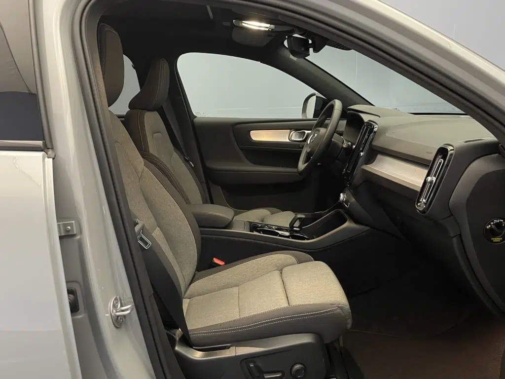 Volvo XC40 2.0 B3 MH Plus Dark