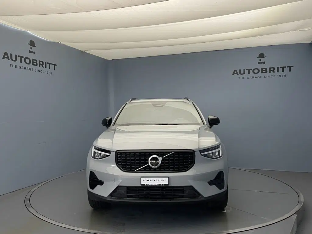 Volvo XC40 2.0 B3 MH Plus Dark