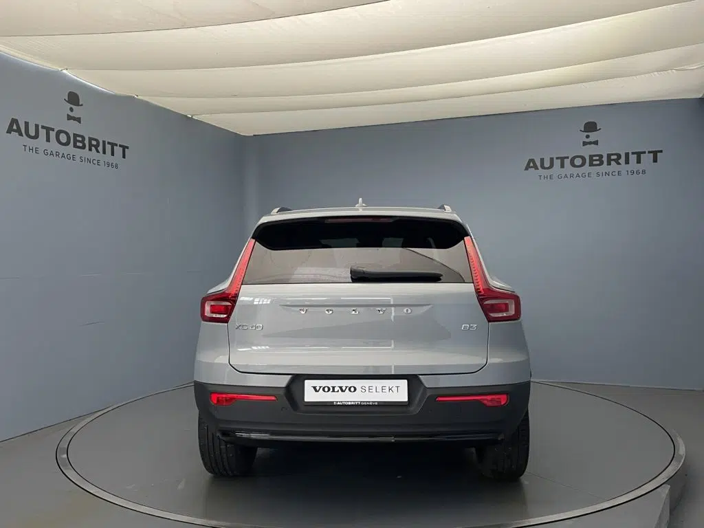 Volvo XC40 2.0 B3 MH Plus Dark