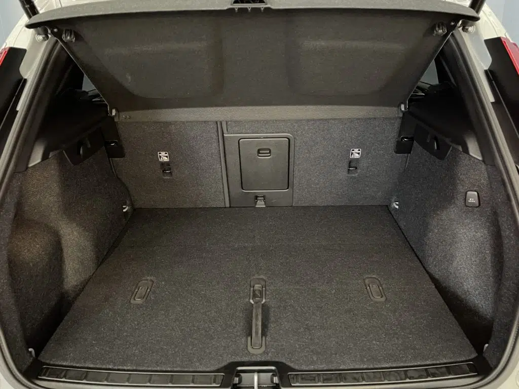 Volvo XC40 2.0 B3 MH Plus Dark