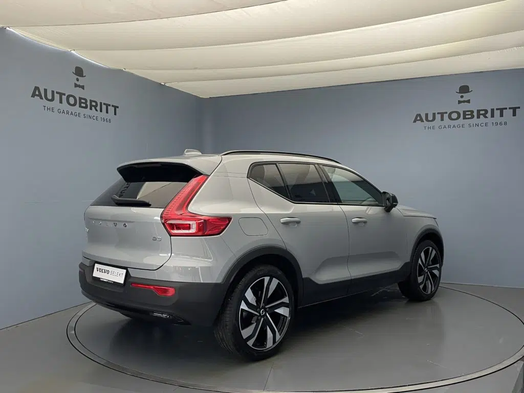 Volvo XC40 2.0 B3 MH Plus Dark