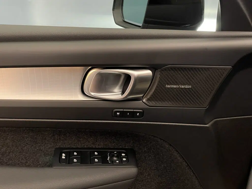 Volvo XC40 2.0 B3 MH Plus Dark