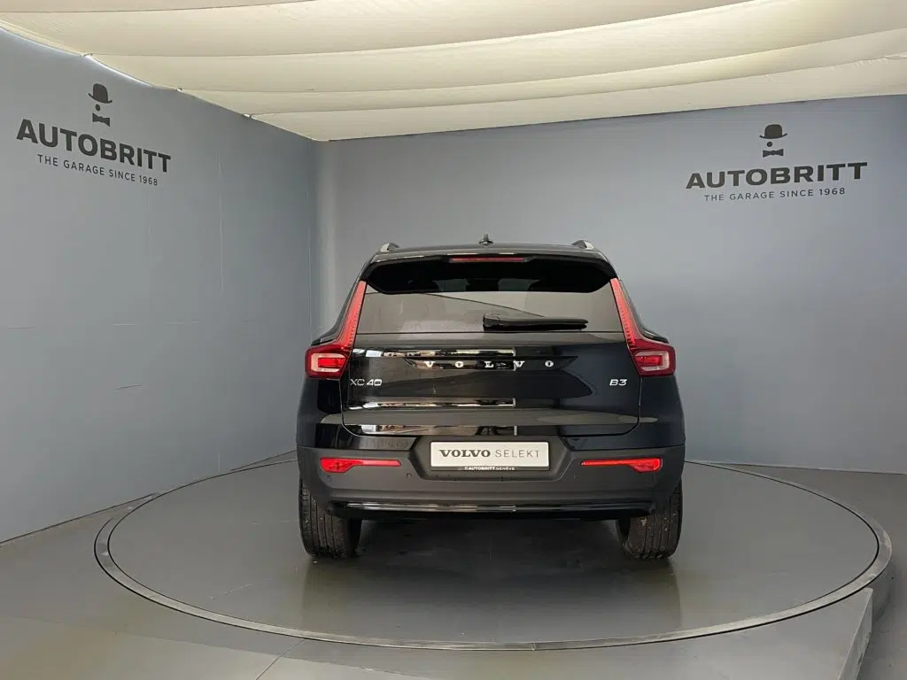 Volvo XC40 2.0 B3 MH Plus Dark