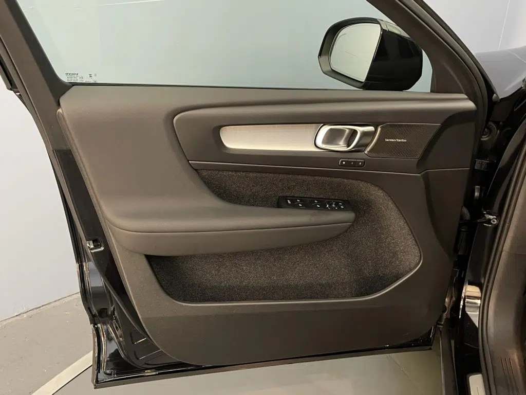 Volvo XC40 2.0 B3 MH Plus Dark