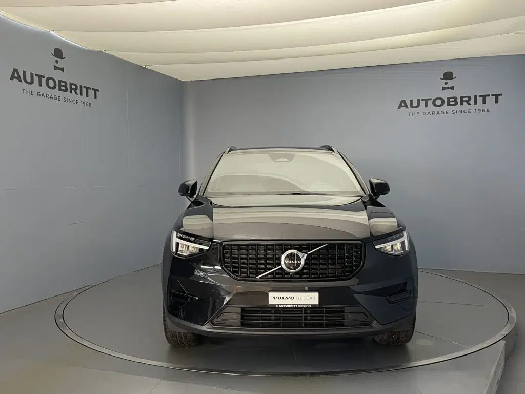 Volvo XC40 2.0 B3 MH Plus Dark