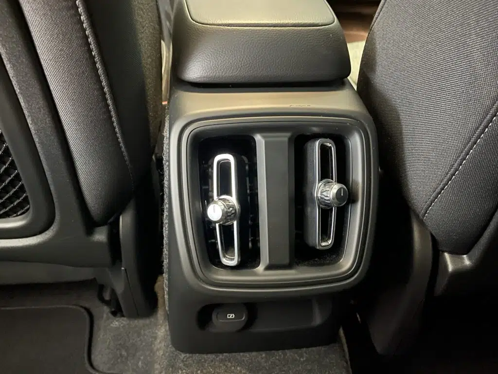 Volvo XC40 2.0 B3 MH Plus Dark