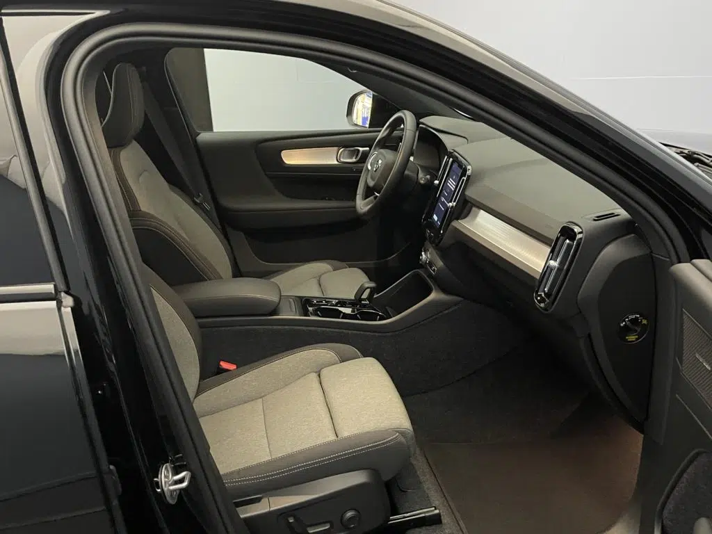 Volvo XC40 2.0 B3 MH Plus Dark