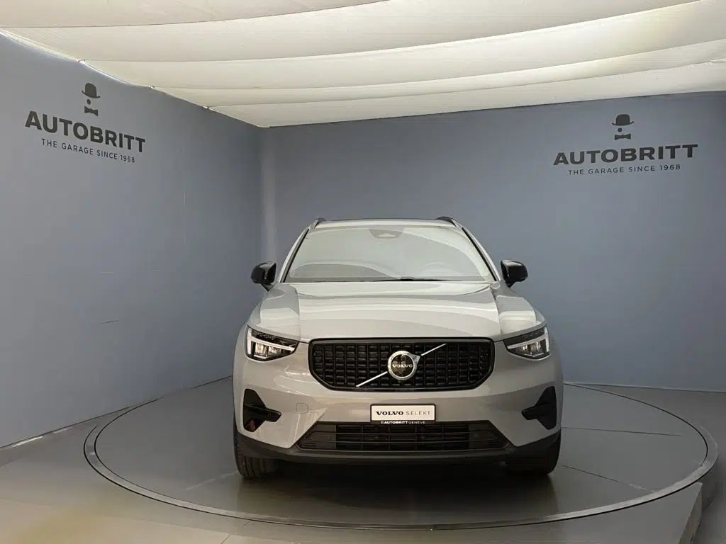Volvo XC40 2.0 B3 MH Plus Dark
