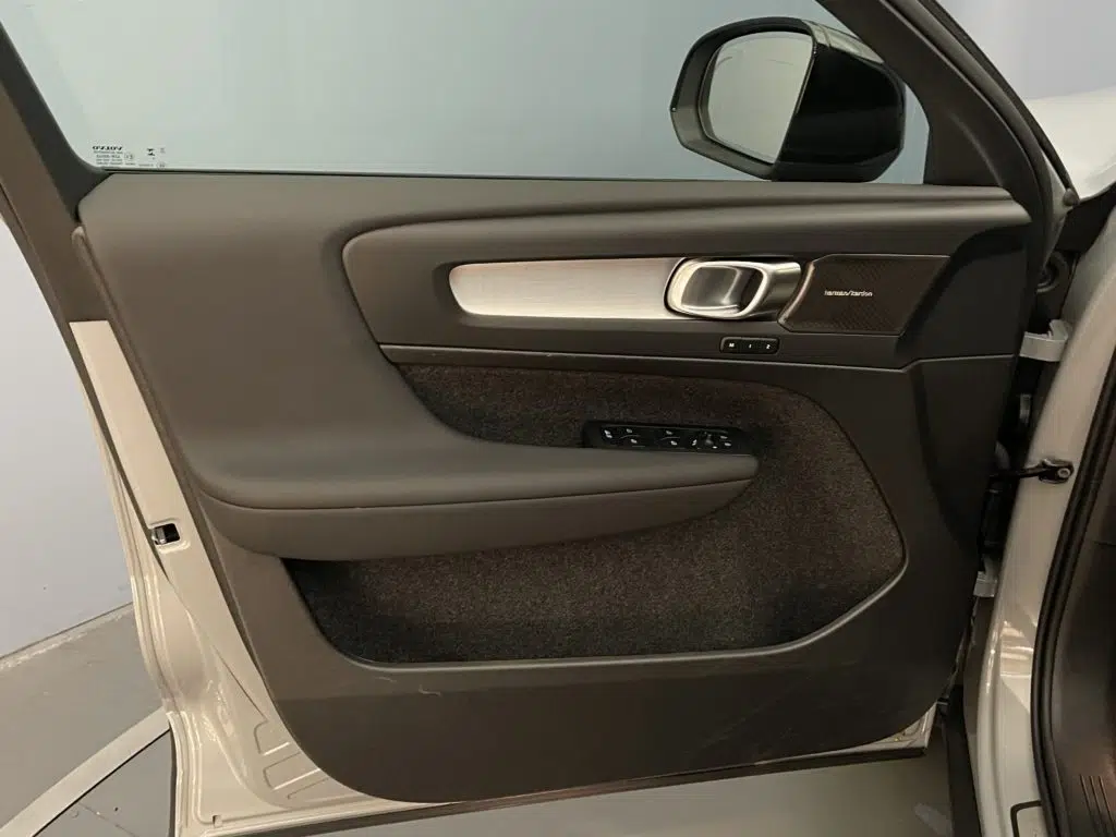 Volvo XC40 2.0 B3 MH Plus Dark