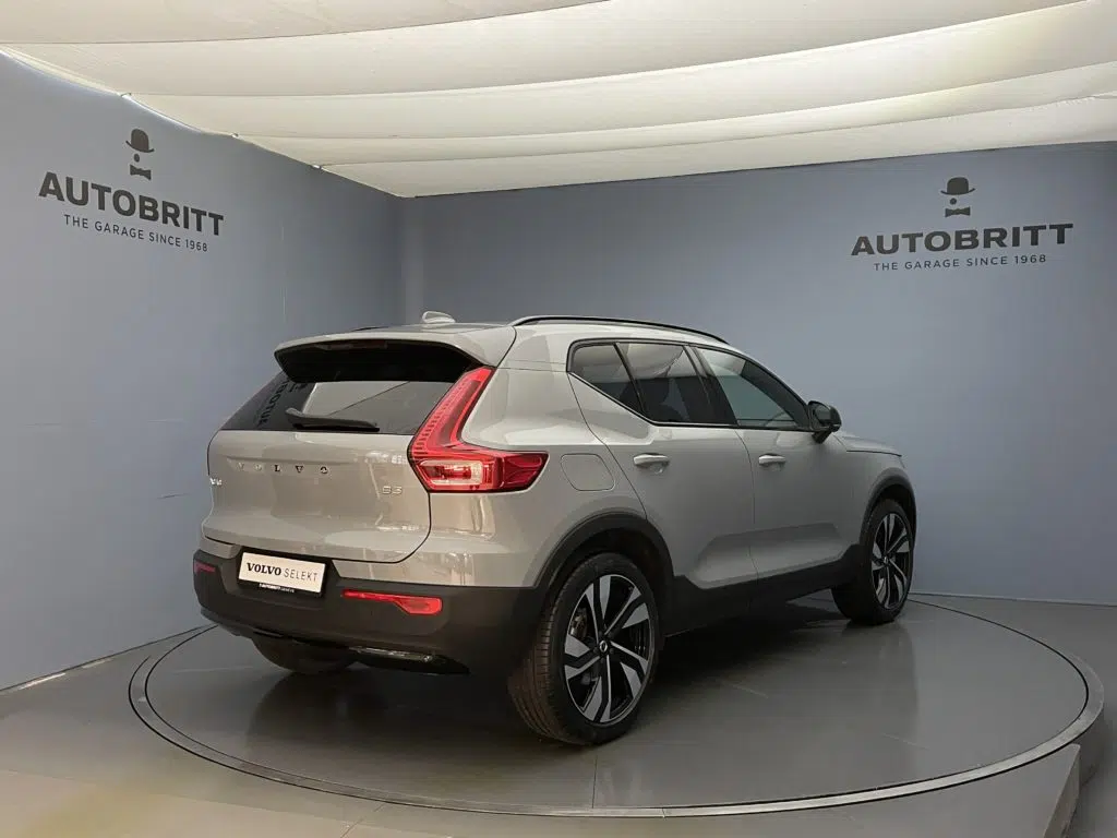 Volvo XC40 2.0 B3 MH Plus Dark