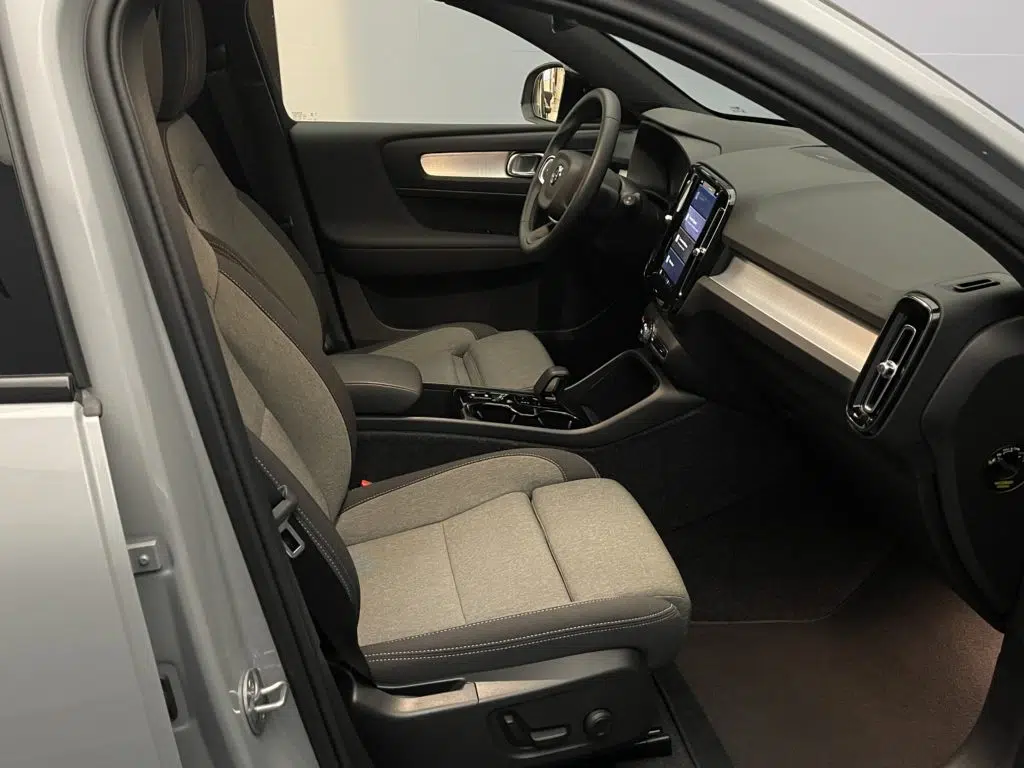 Volvo XC40 2.0 B3 MH Plus Dark