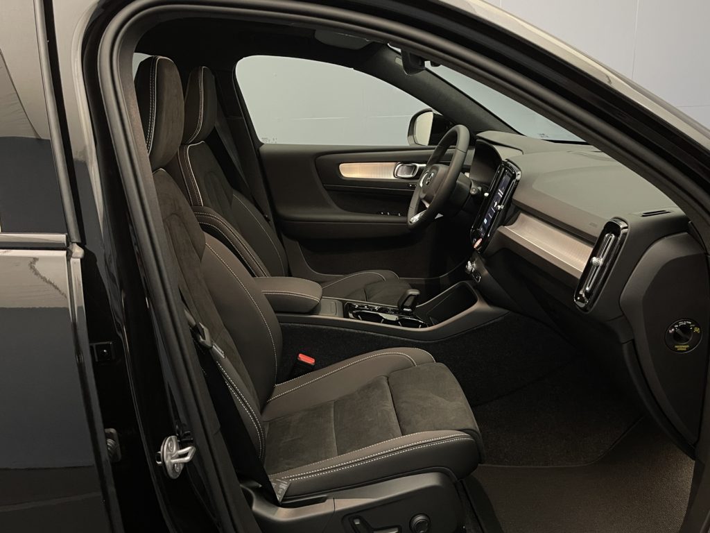 Volvo XC40 2.0 B4 MH Black Edition