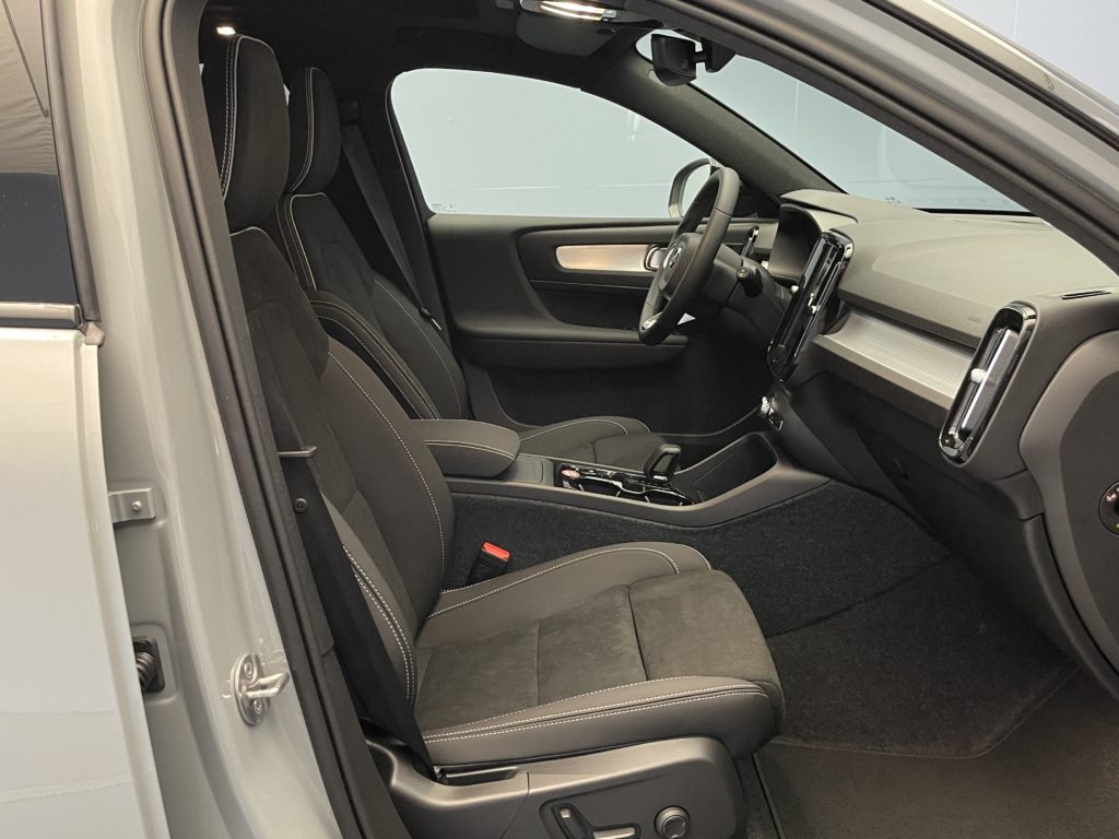 Volvo XC40 2.0 B4 MH Black Edition