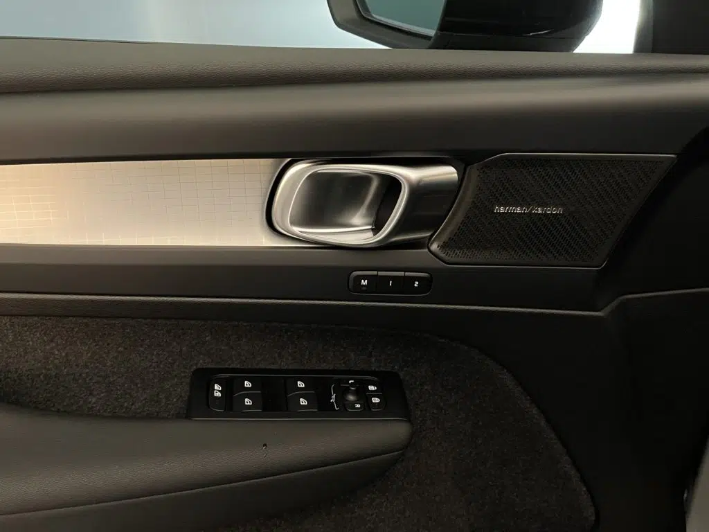 Volvo XC40 2.0 B4 MH Ultra Dark