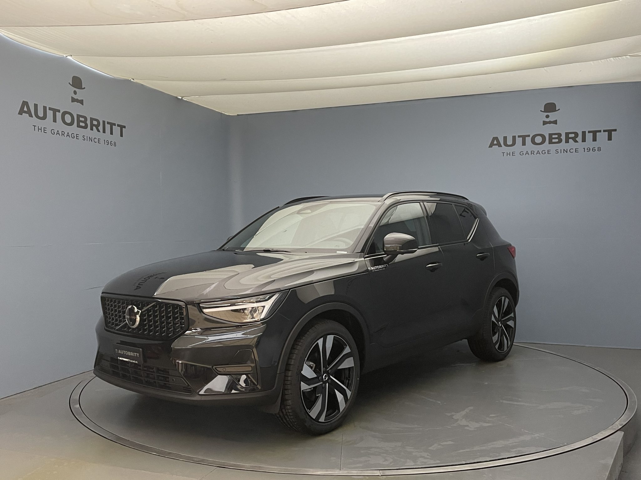 Volvo XC40 2.0 B3 MH Plus Dark