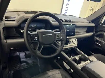 Land Rover Defender 90 3.0 D I6 300 X-Dynamic HSE