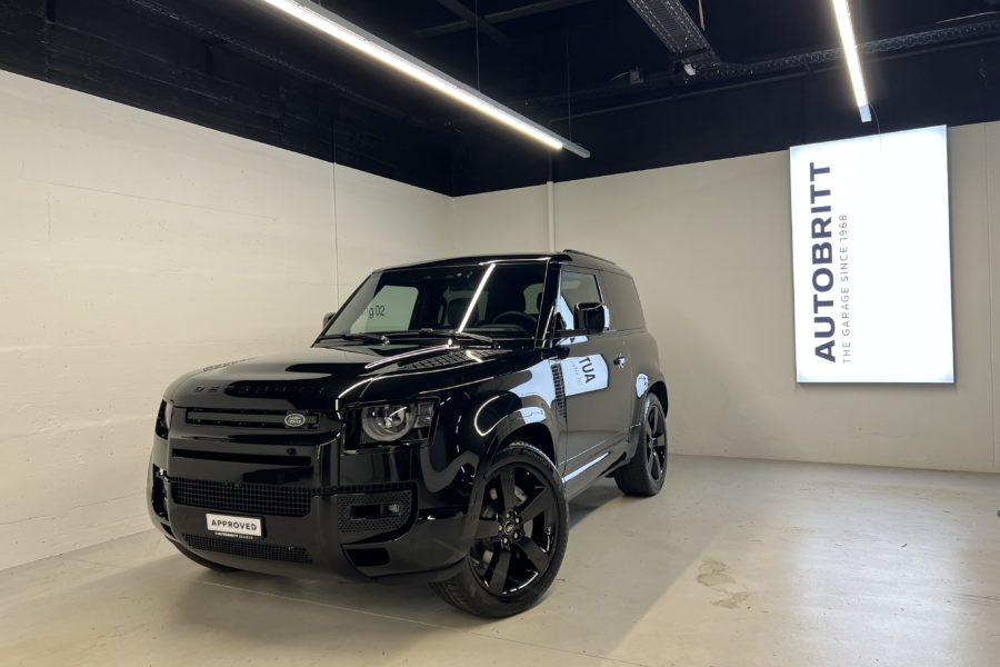 Land Rover Defender 90 3.0 D I6 300 X-Dynamic HSE