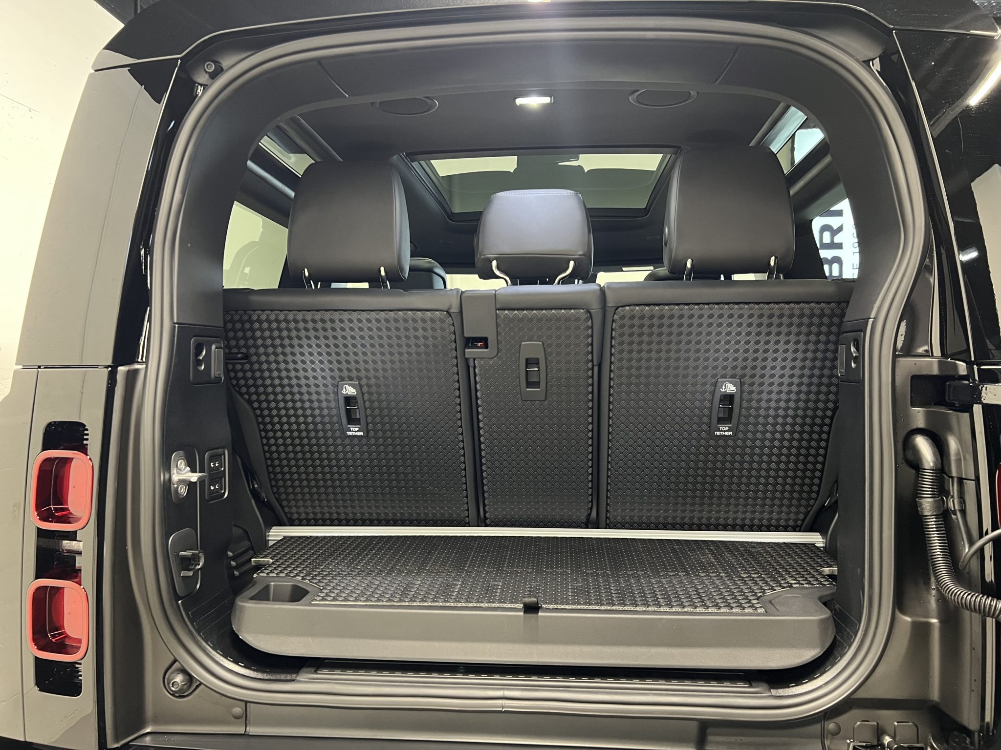 Land Rover Defender 90 3.0 D I6 300 X-Dynamic HSE