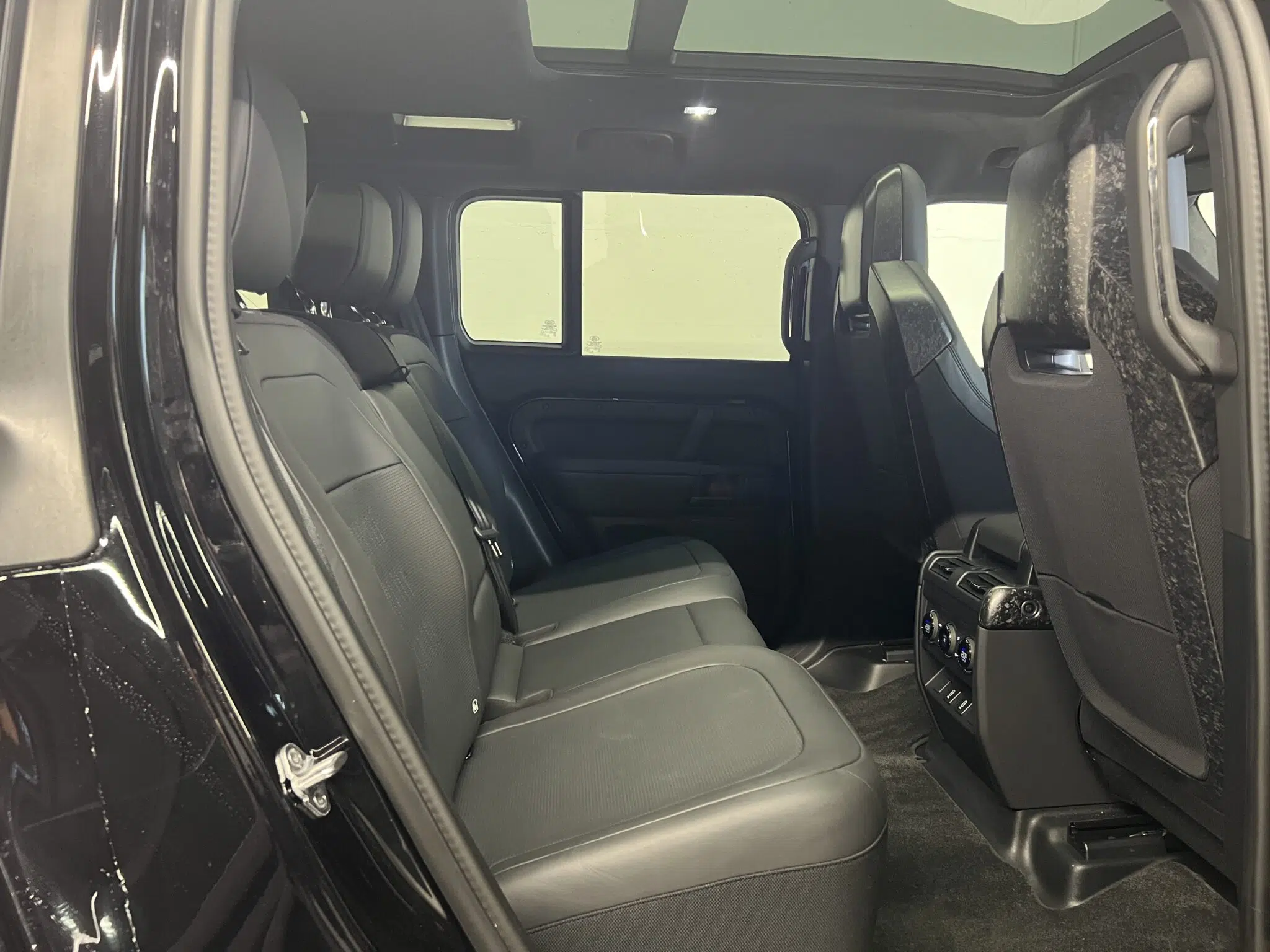 Land Rover Defender 110 4.4 V8 Octa Black