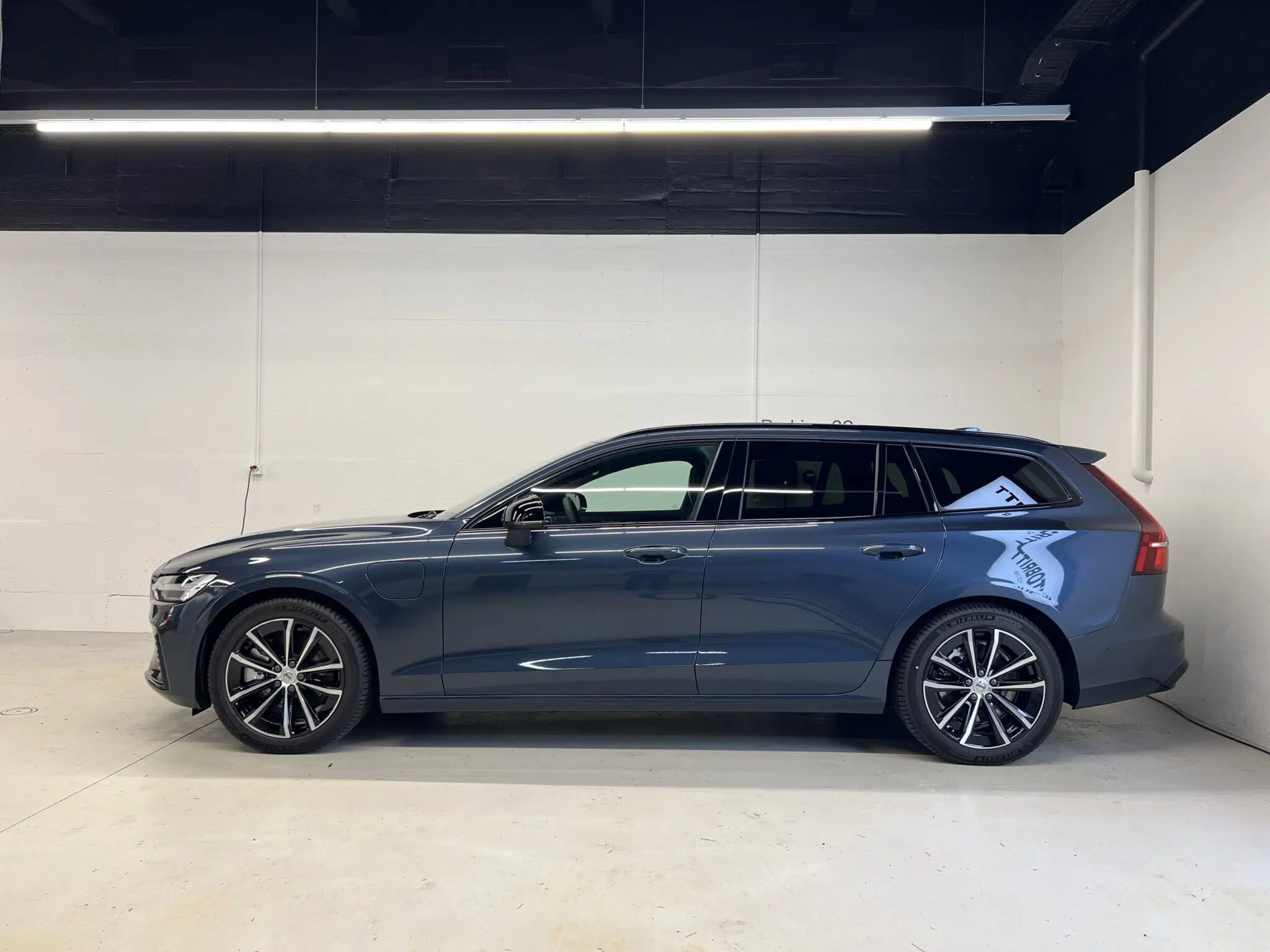 volvo-v60-denim-blue-automatic-autobritt