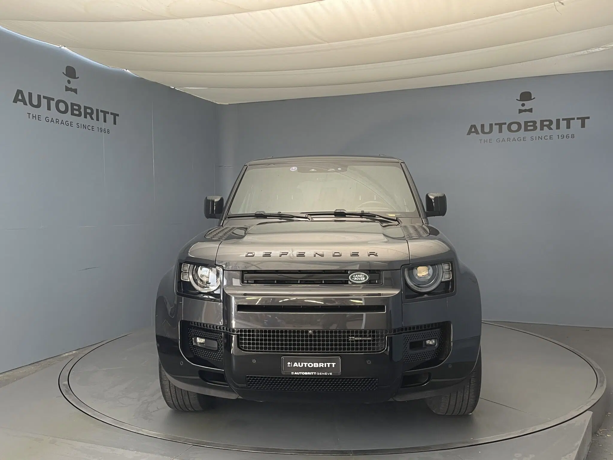 Land Rover Defender 110 3.0 D I6 300 X-Dynamic SE