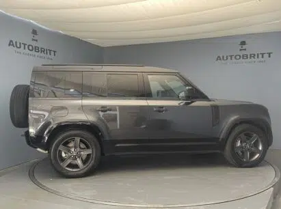 Land Rover Defender 110 3.0 D I6 300 X-Dynamic SE