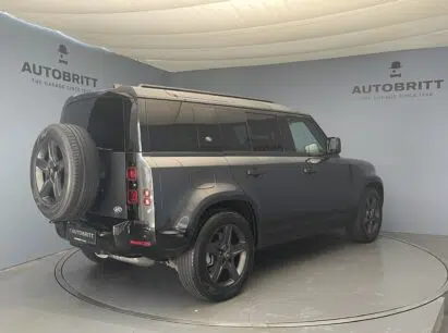 Land Rover Defender 110 3.0 D I6 300 X-Dynamic SE