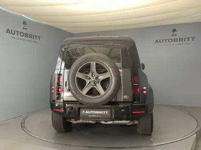 Land Rover Defender 110 3.0 D I6 300 X-Dynamic SE