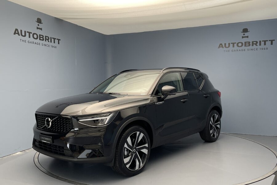 Volvo XC40 2.0 B3 MH Plus Dark