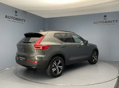 Volvo XC40 2.0 B3 MH Plus Dark