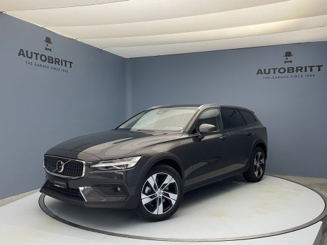 VOLVO V60 Cross Country 2.0...