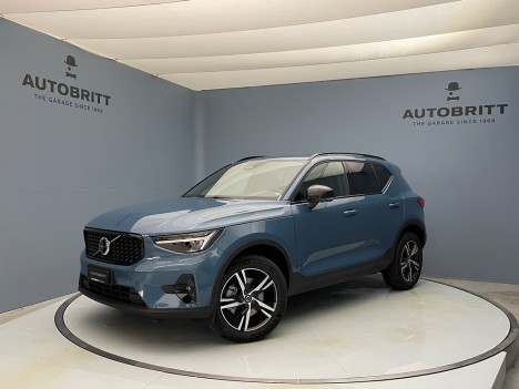 VOLVO XC40 2.0 B3 MH Plus Dark