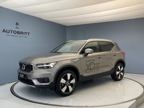 VOLVO XC40 T2 Momentum...